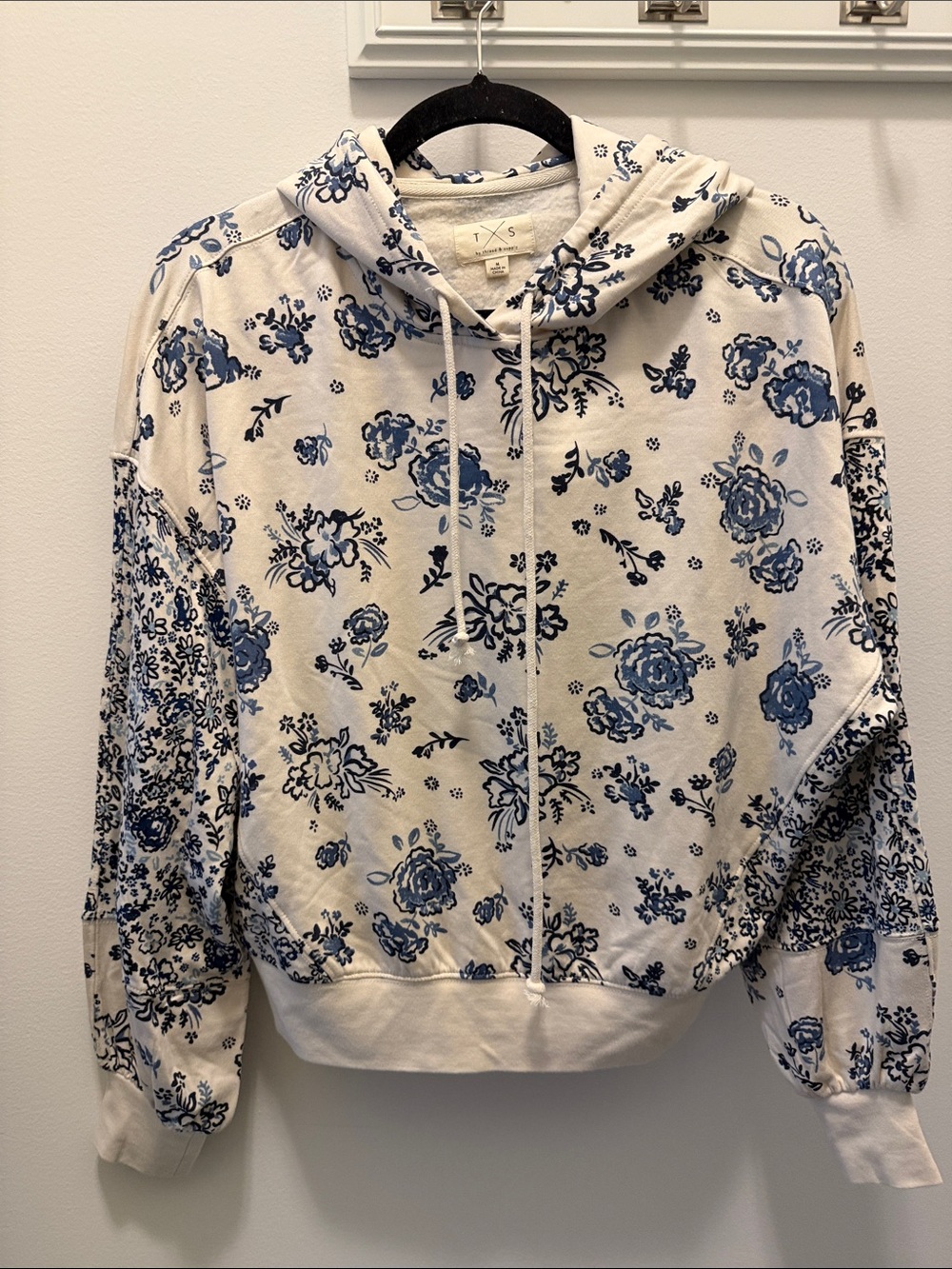 Floral sweatshirt - Picture 1 of 14